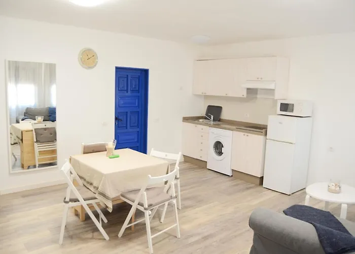 Apartamentos El Marinero - Iglesia